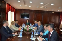 Kryetari Cungu me bashkëpuntorë presin në vizitë ambasadoren e SHBA-së në Podgoricë Margaret Ujehara