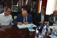 Potpisivanje ugovora sa  prvorangiranim ponuđačem na tenderu "Konsultantske usluge za poboljšanje vodosnabdijevanja i odvođenja otpadnih voda u Ulcinju"