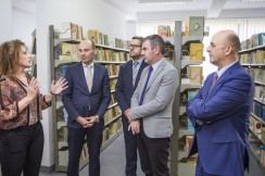 Nga Biblioteka Kombetare e Kosovës donacion mbi 800 tituj të rinj për Biblioteken e Ulqinit