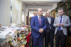 Nga Biblioteka Kombetare e Kosovës donacion mbi 800 tituj të rinj për Biblioteken e Ulqinit