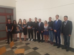 Predsjednik opštine Ulcinj Loro Nrekić,dodijelio diplome o završenom školovanju prvoj generaciji studenata na Fakultetu za mediteranske poslovne studije-Ulcinj