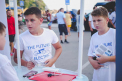 Dobra posjećenost građana i turista prezentaciji električnih vozila u Ulcinju