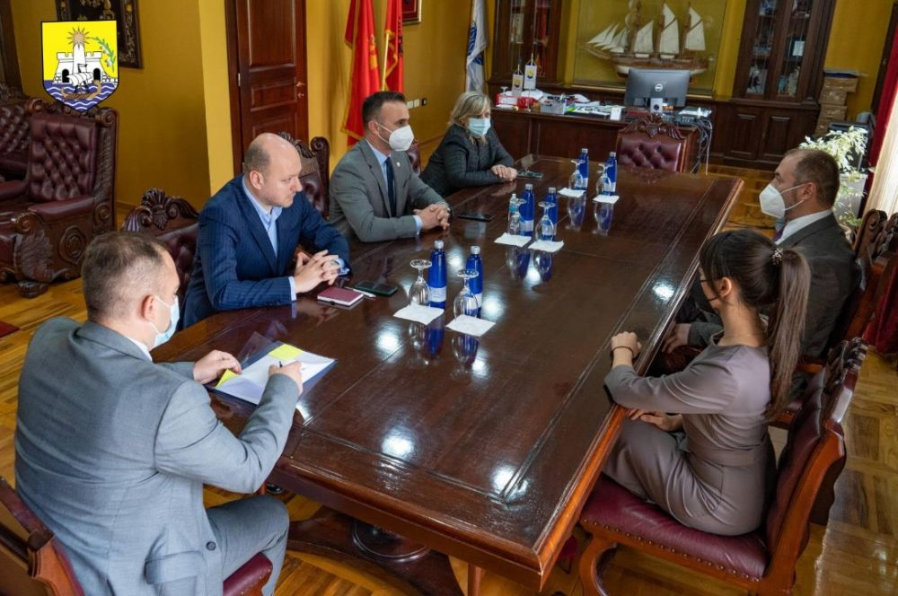 Ministri i Bujqësisë, Pylltarisë dhe të Ujërave Aleksandar Stijović dhe Sekretarja Nikolina Mišnić vizituan Komunën e Ulqinit