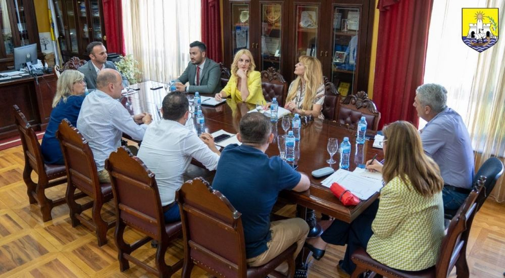 Predsjednik opštine Ulcinj Aleksandar Dabović sastao se sa direktorom Uprave za inspekcijske poslove Crne Gore Ilirom Harasani i njegovim saradnicima.