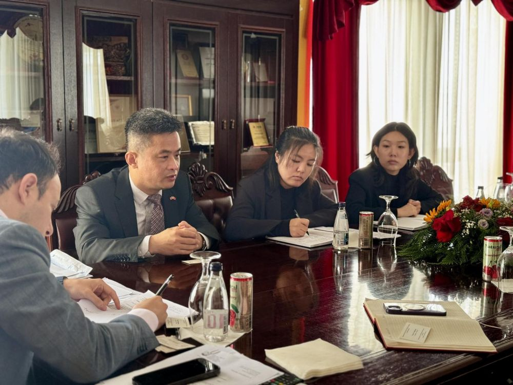 Takim me këshilltarin për çështjet ekonomike në Ambasadën e Republikës Popullore të Kinës