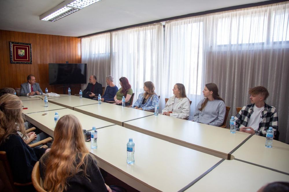 Profesorë dhe student nga Zvicrra po qëndrojnë në Ulqin