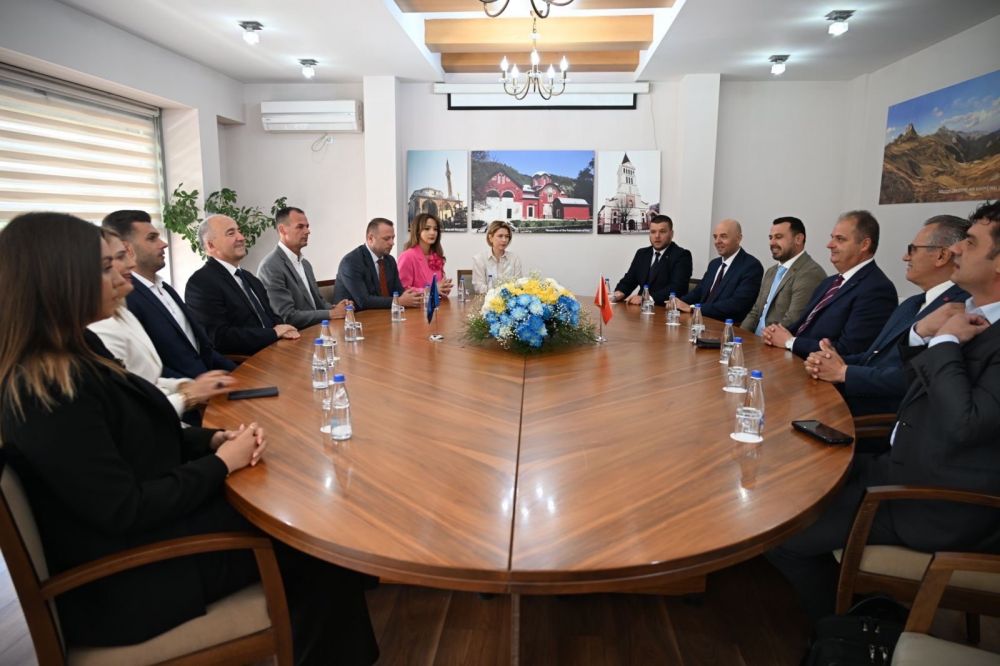 Kryetari i Komunës së Ulqinit Genci Nimanbegu me bashkëpuntorë ishte në vizitë zyrtare në Komunën e Pejës