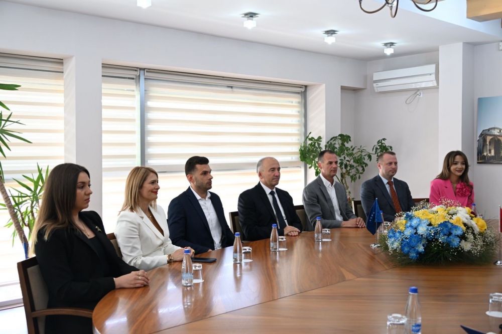 Kryetari i Komunës së Ulqinit Genci Nimanbegu me bashkëpuntorë ishte në vizitë zyrtare në Komunën e Pejës